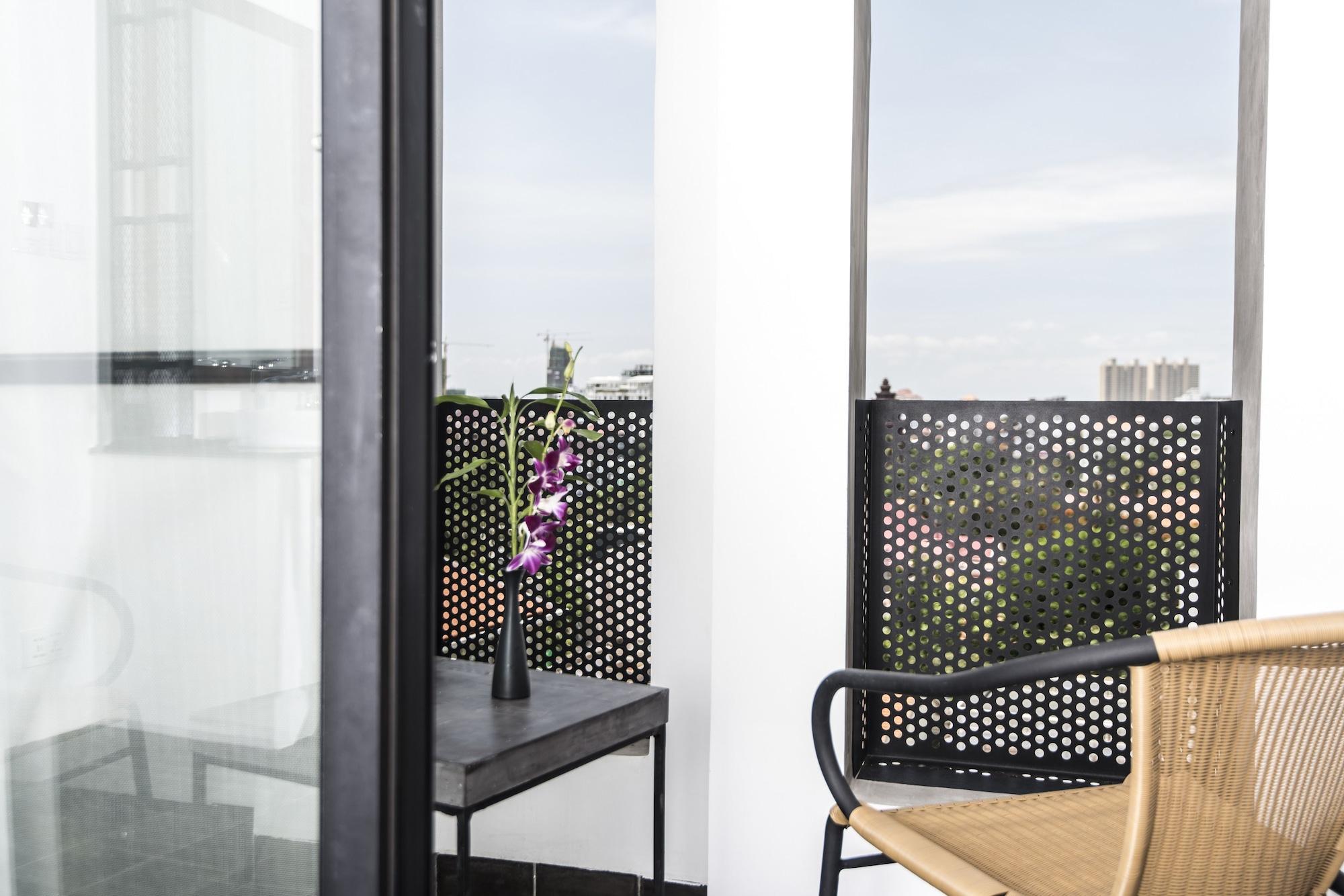 Aquarius Hotel And Urban Resort Phnom Penh Exterior photo