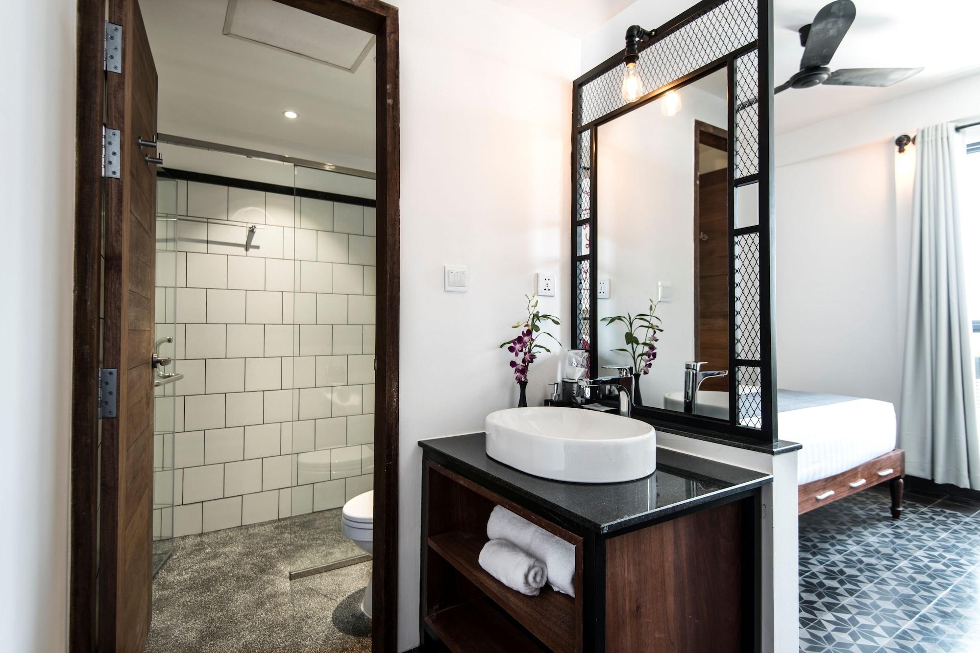 Aquarius Hotel And Urban Resort Phnom Penh Exterior photo