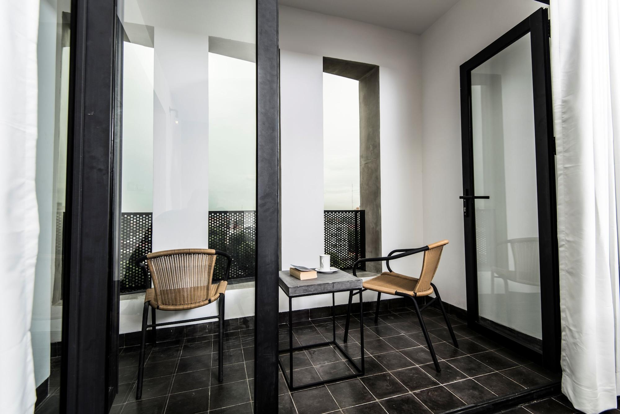 Aquarius Hotel And Urban Resort Phnom Penh Exterior photo