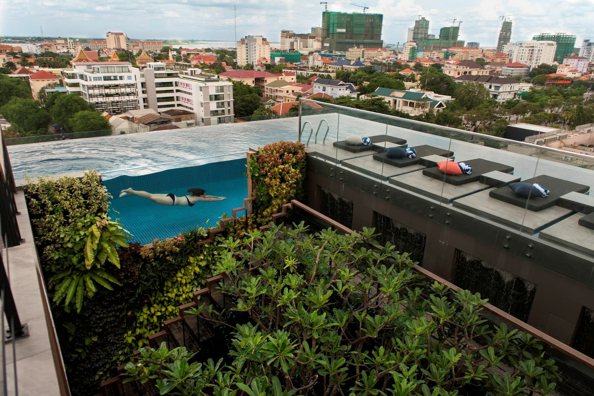 Aquarius Hotel And Urban Resort Phnom Penh Exterior photo