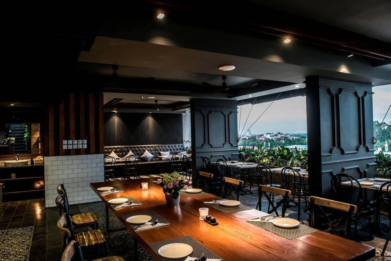 Aquarius Hotel And Urban Resort Phnom Penh Exterior photo